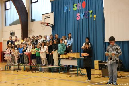 Otroci Osnovne šole Marije Vere Mi smo svet, mi smo otroci (11)